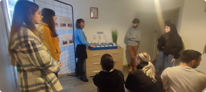 Découverte de l'appartement pédagogique de Vosgelis par les jeunes du CEJ