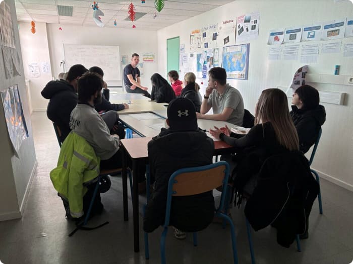 Une Visite Mensuelle à l'E2C pour les Jeunes en CEJ
